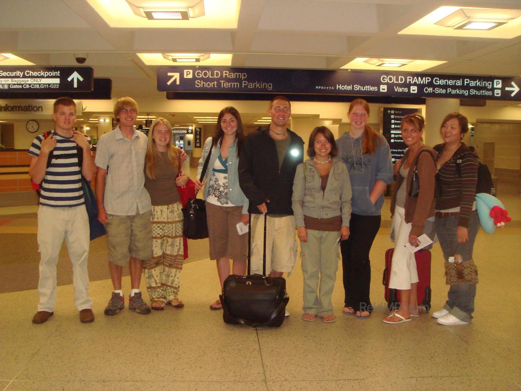 At the airport with the fellow study abroad students, group photo.