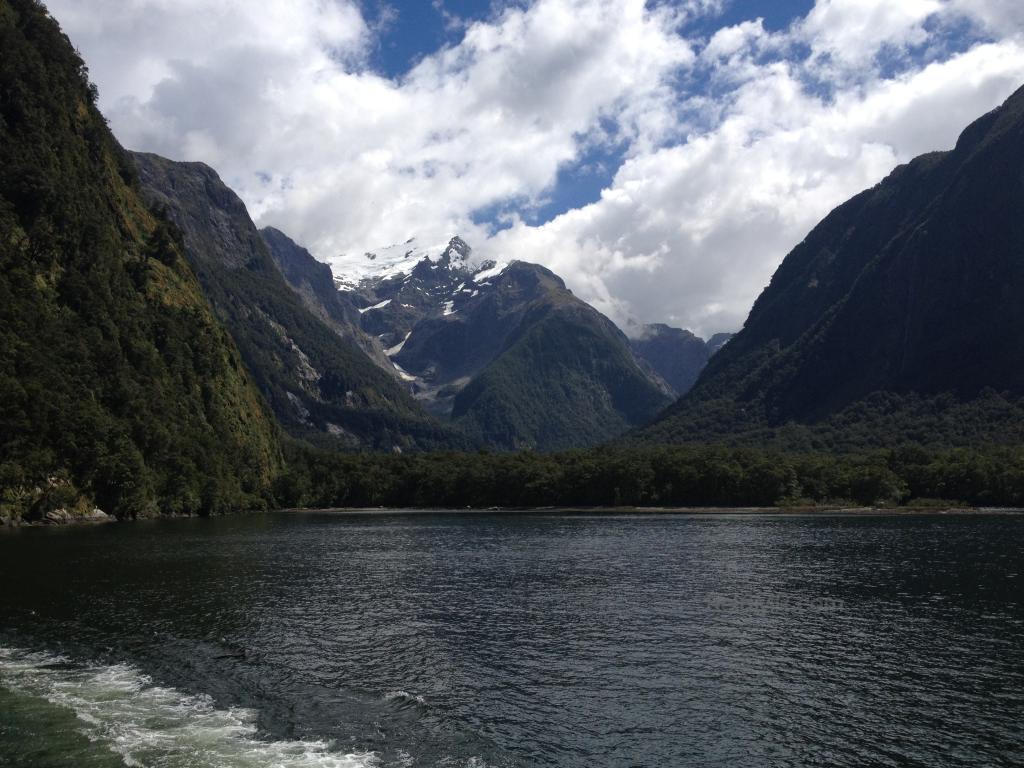 The water and mountains at Milford Sound (Fjord). 